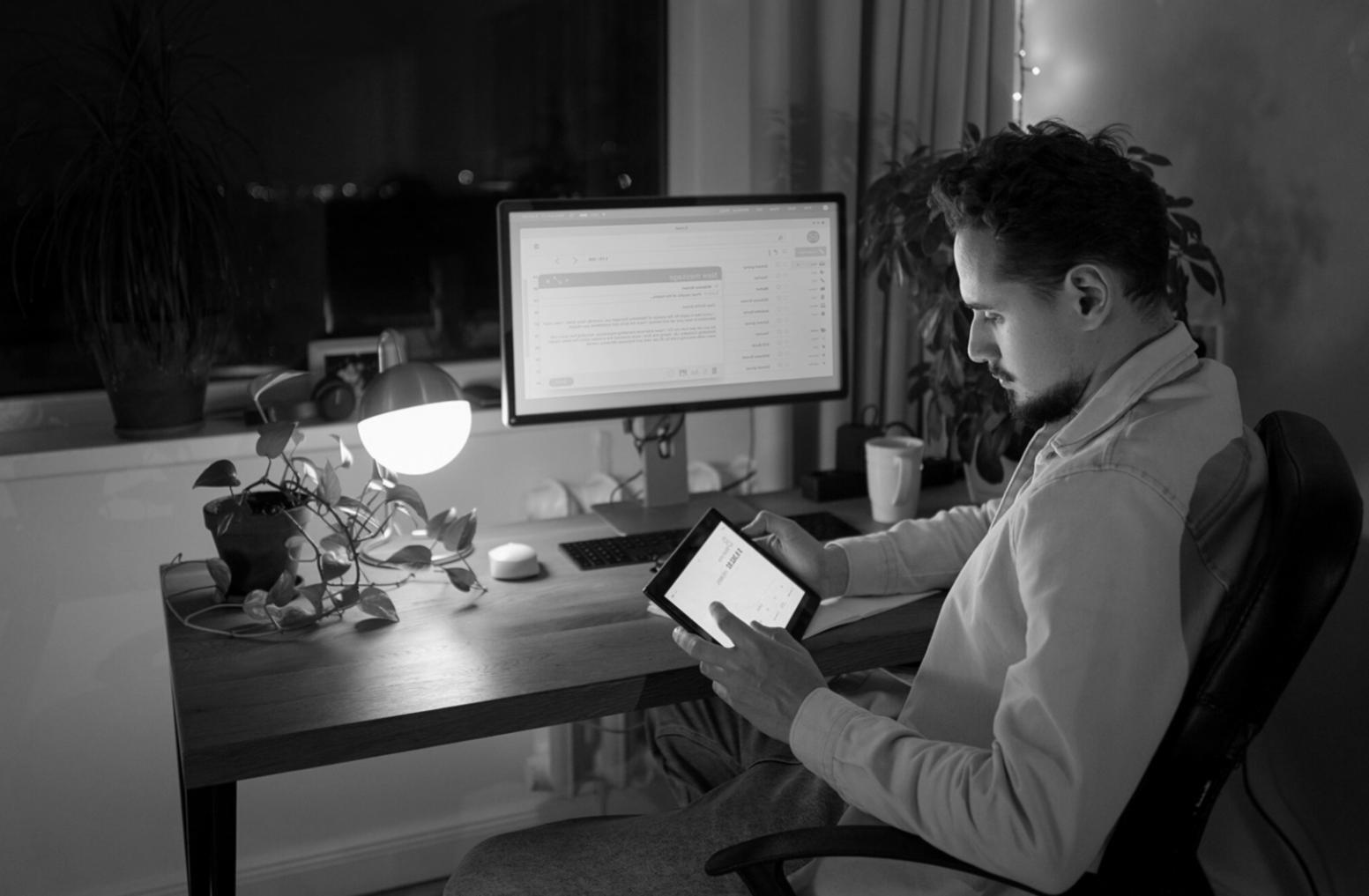 Professionelle Finanzberatung in modernem Büroumfeld