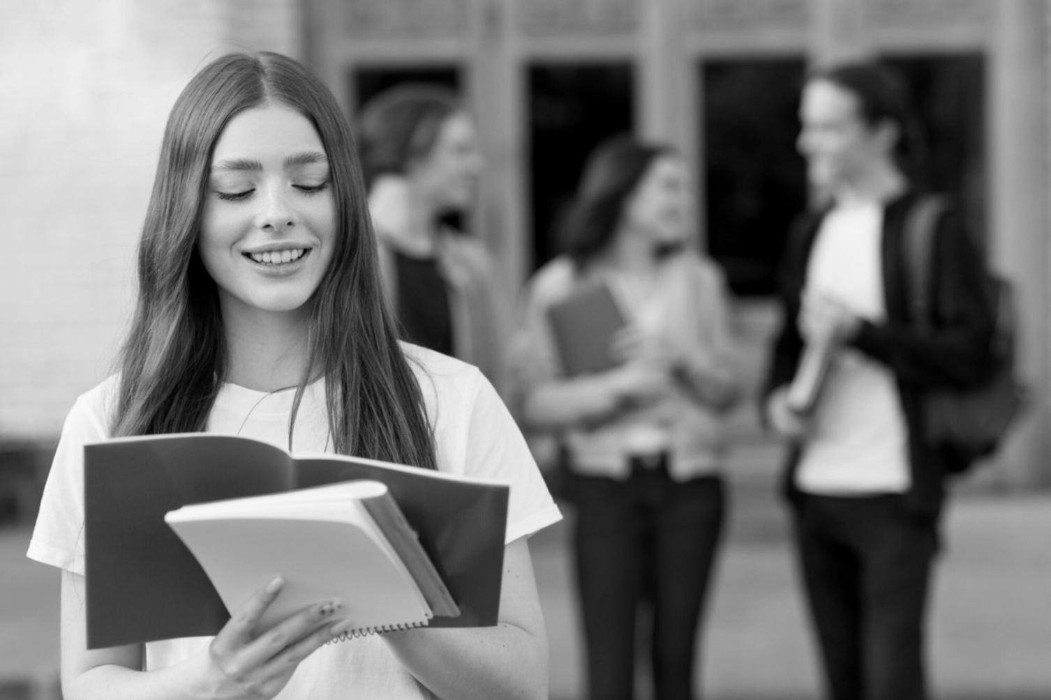 Finanzplanung in der Praxis - Team bei strategischer Zielanalyse